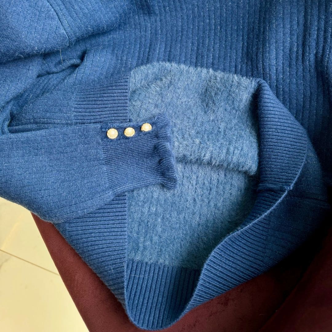 Suéter Feminino Cashmere Canelado com Botões Perolados Forglows