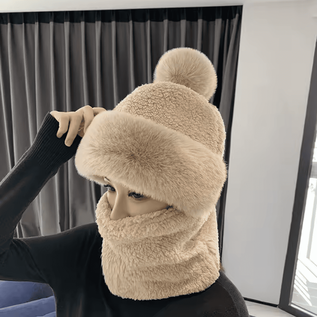 Balaclava Feminina em Pelúcia com Pompom Forglows