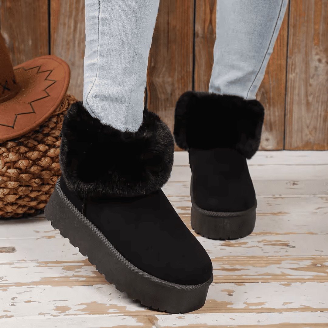Bota Feminina Peluciada com Aba em Pelúcia ForGlows