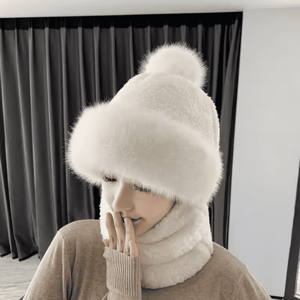 Balaclava Feminina em Pelúcia com Pompom Forglows
