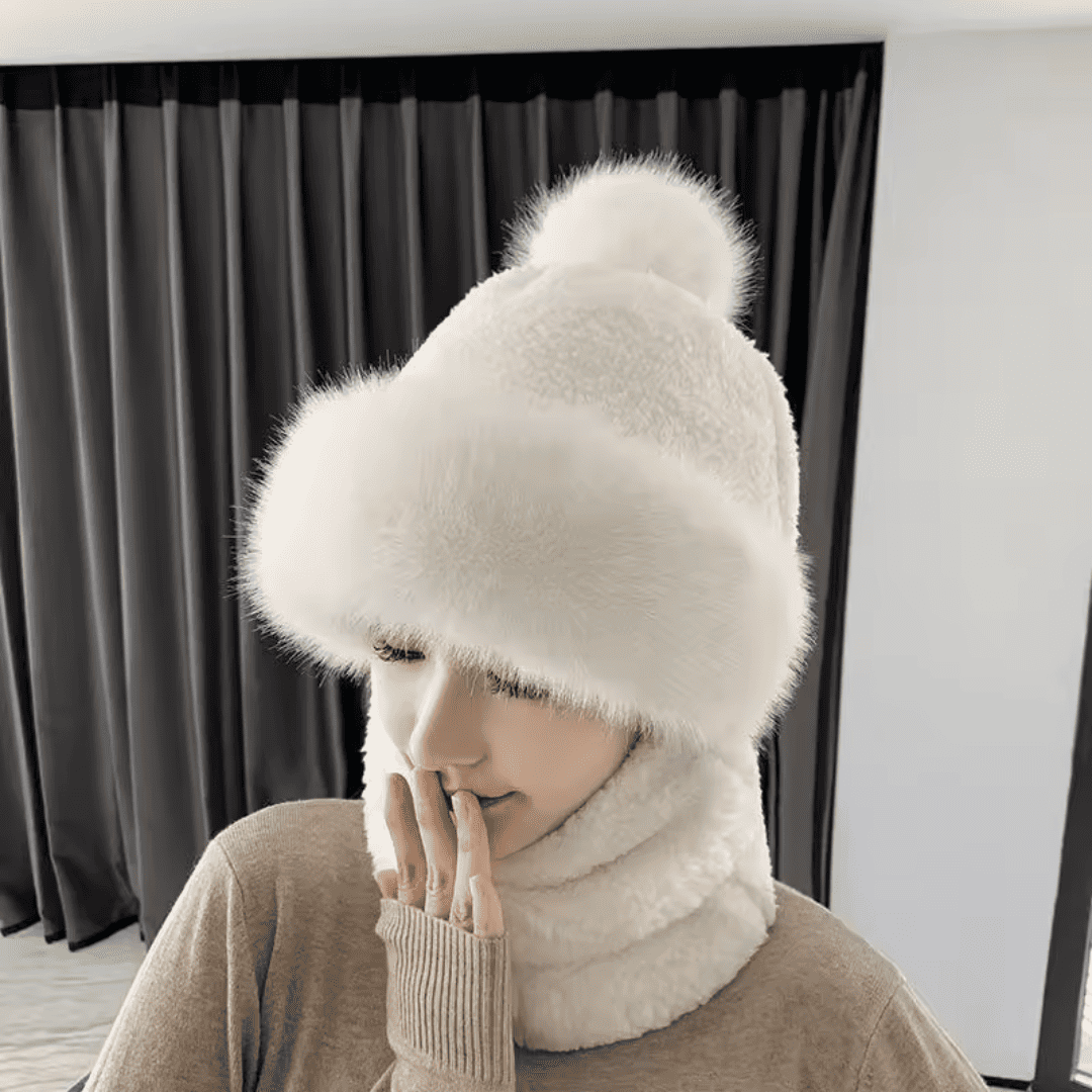 Balaclava Feminina em Pelúcia com Pompom Forglows