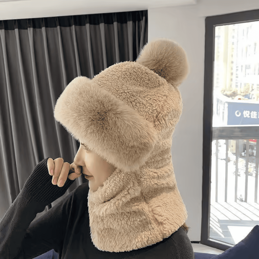 Balaclava Feminina em Pelúcia com Pompom Forglows