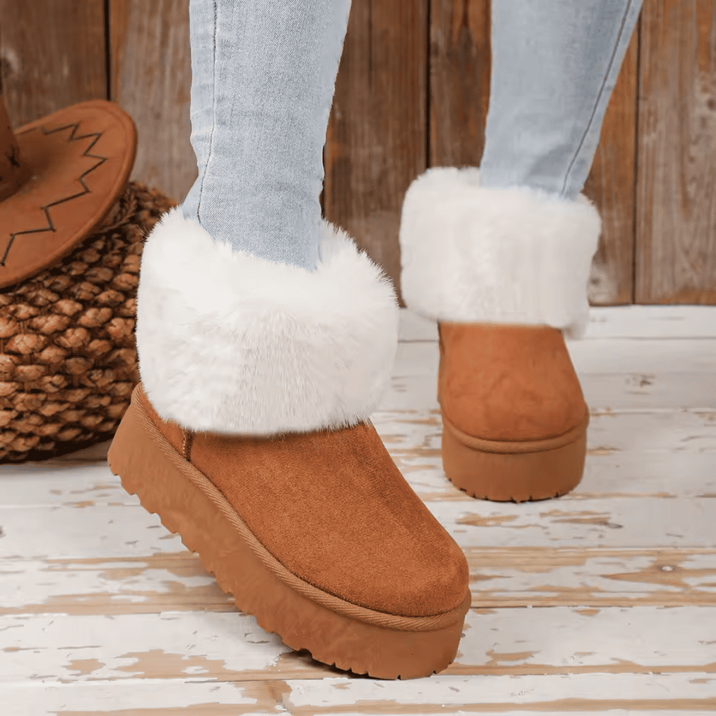 Bota Feminina Peluciada com Aba em Pelúcia ForGlows